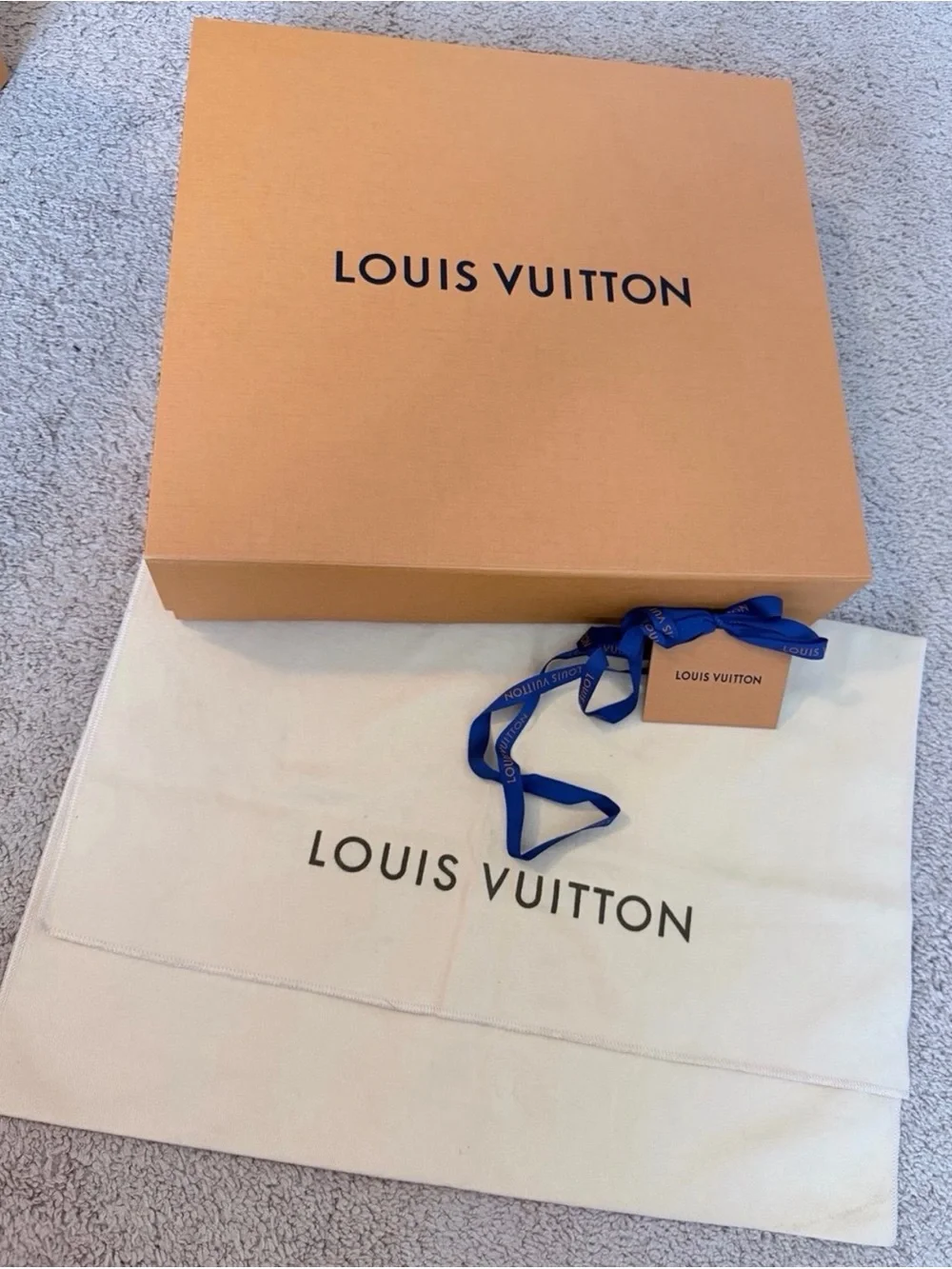 LOUIS VUITTON